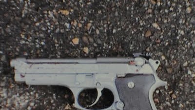 Winnenden: Konsequenzen: Die Tatwaffe: Mit dieser Beretta 9mm tötete der Amokläufer von Winnenden Mitschüler, Lehrerinnen, Passanten und sich selbst.