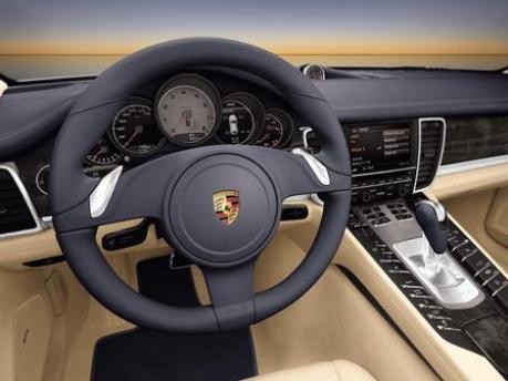Cockpit des Porsche Panamera