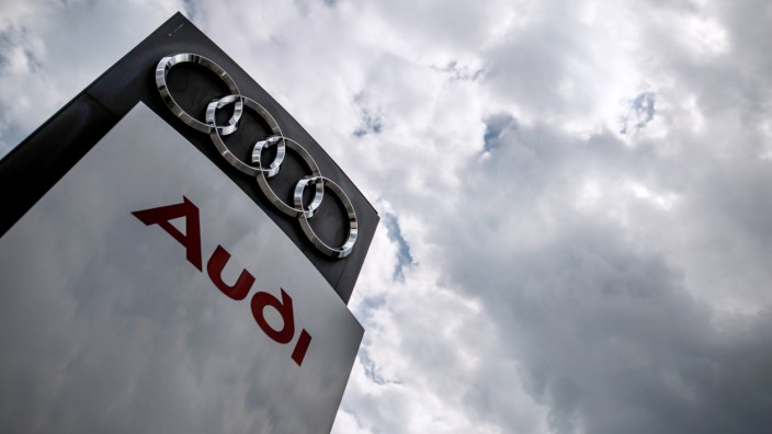 Schild eines Audi-Händlers