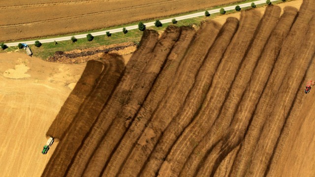Luftbilder DILLSTÄDT 02 08 2013 Felder bei Dillstädt werden gedüngt Gülle Landwirtschaft