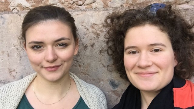 Feminismus: Dolores Sarancic (links) und Cécile Huber haben einen Antrag bei der Jura-Fakultät gestellt, damit die fiktiven Übungsfälle nicht mehr frauenfeindlich sind.