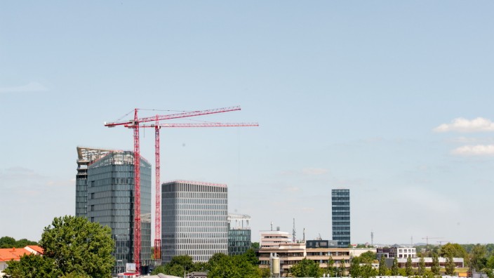Blick auf das SZ-Hochhaus und die Baustelle der Bavaria Towers am Vogelweideplatz