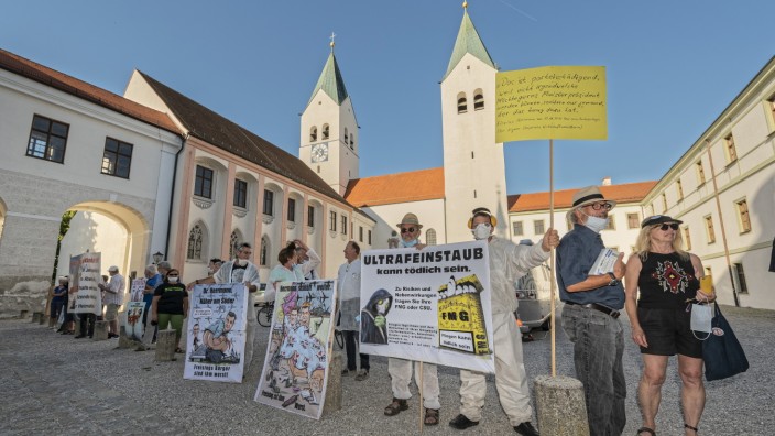 Plane Stupid: Demo vor dem Kardinal-Doepfner-Haus