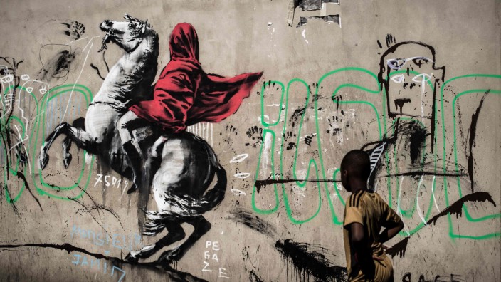 Streetart: Unsignierte Kunst – eines der neuen Graffiti am Stadtrand von Paris.