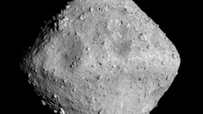 Raumfahrt: Der Asteroid Ryugu, aufgenommen mit der ONC-T-Kamera der japanischen Raumsonde Hayabusa2 aus einer Entfernung von 22 Kilometern.