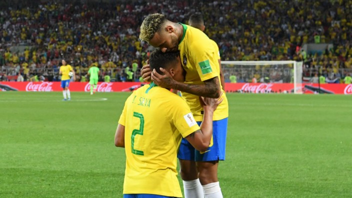 Fußball-WM: Zum Abschluss wird's kitschig: Neymar (r.) und Thiago Silva mit öffentlicher Versöhnungsgeste.