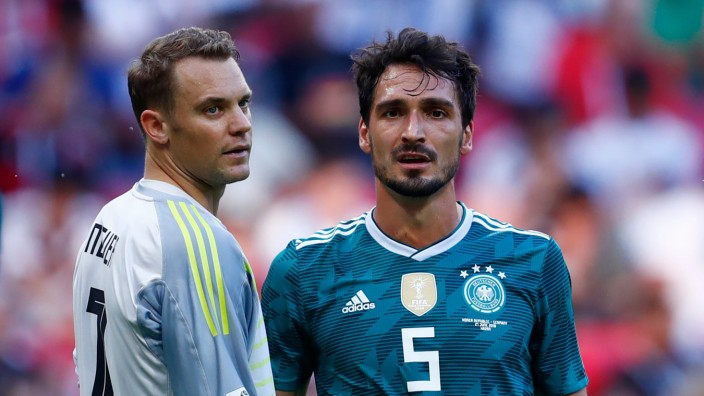 DFB-Team: Der eine steht aktuell im Kader der Nationalmannschaft, der andere will dorthin zurück: Mats Hummels (rechts) und Manuel Neuer.