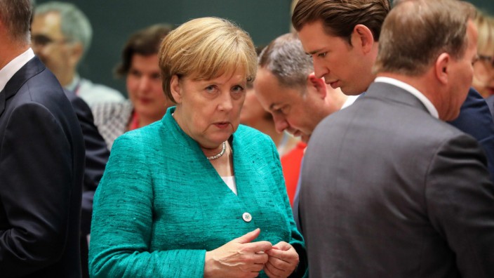 EU-Gipfel zur Flüchtlingspolitik: Merkel hat ein Ziel beim Gipfel in Brüssel: Sie braucht Deals, die ihr das Amt retten.