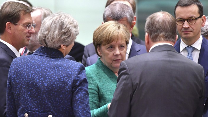 Leserdiskussion: Merkel begrüßte die Einigung auf dem EU-Gipfel in Brüssel: Es sei eine "gute Botschaft", dass die Staats- und Regierungschefs dazu einen gemeinsamen Text verabschiedet haben.