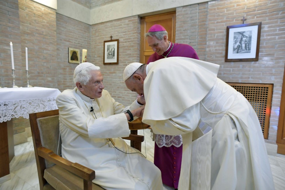 Der Papst besucht seinen Vorgänger