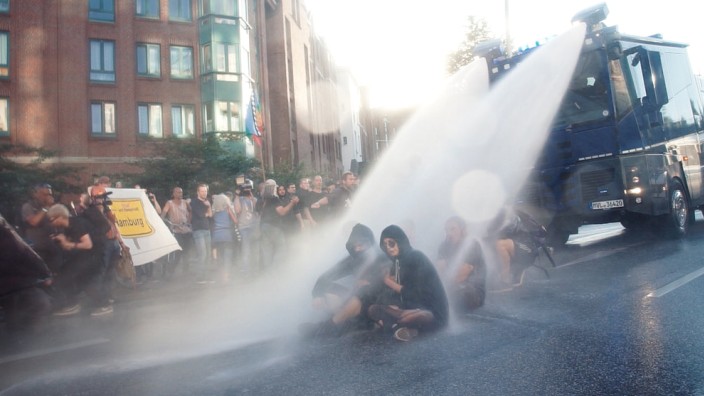 Kino: Begegnung mit dem Wasserwerfer: Demonstranten beim G-20-Gipfel in Hamburg