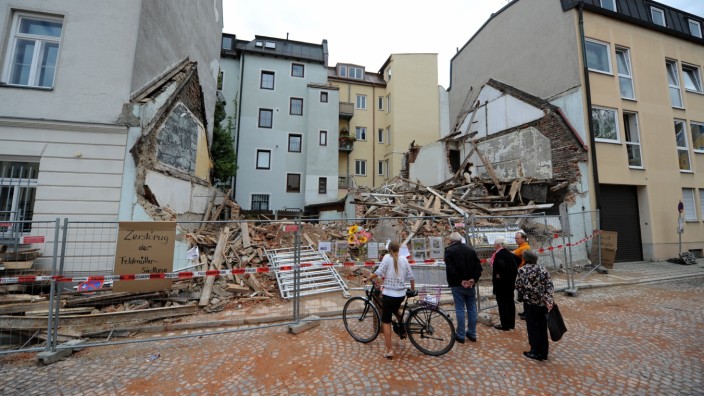 Prozess in München: So sah das Areal des denkmalgeschützten Uhrmacherhäusls an der Oberen Grasstraße nach dem Abriss aus.