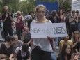 TeilnehmerInnen der Demonstration Unterstuetzung fuer Gina Lisa Lohfink Nein heißt Nein nur Ja he
