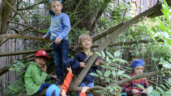 Engagierte Eltern: Aufwachsen und spielen in der Natur, das ist das Konzept des Trägervereins Spiel-Raum Obergrashof. Seit Jahren möchte das Team den Kindergarten ausbauen. Im Herbst könnte die Genehmigung kommen.