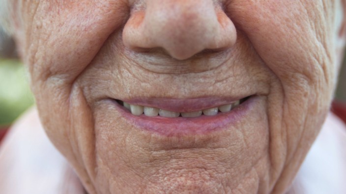 Senior woman smiling close up model released PUBLICATIONxINxGERxSUIxAUTxHUNxONLY NHF01185