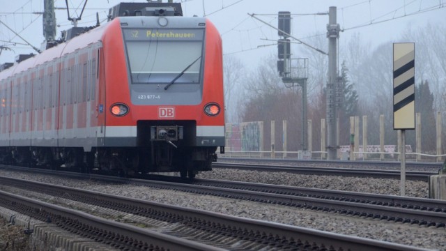 Zonen statt Ringe: Einen Fahrschein für die S 2 nach München zu lösen wird von Juni 2019 an einfacher sein.