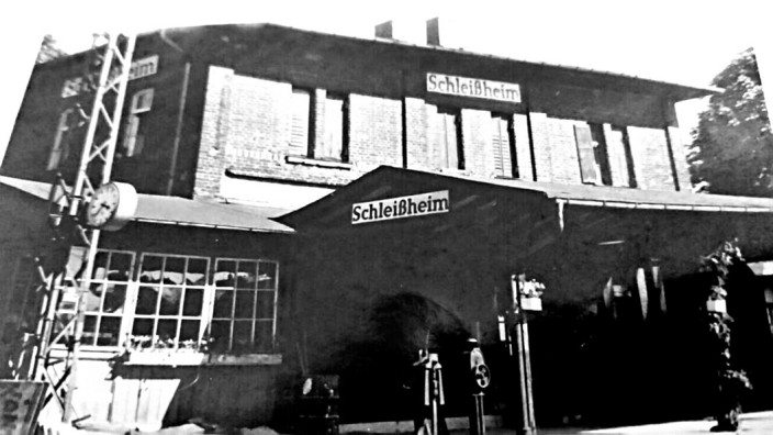 Geschichte: Der Schleißheimer Bahnhof, hier ein Foto aus dem Jahr 1940, hat seine Entstehung wohl den Schlössern zu verdanken.