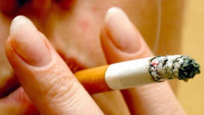 Tabakkonsum: Wenn es ein bisschen teurer wird, bringt das die meisten Raucher nicht vom Rauchen ab.