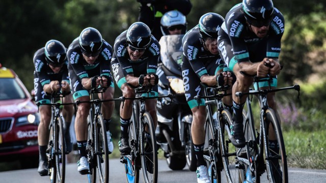 Tour de France: Im langen Anlauf: Team Bora will irgendwann an die Spitze des Radsports – beim Mannschaftszeitfahren 2018 kam es am Montag auf Rang sieben.