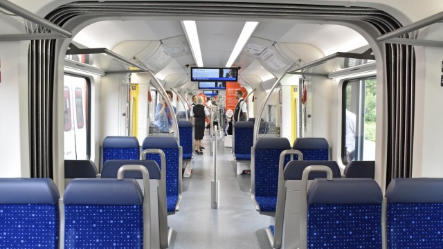 Fürstenfeldbruck: Weniger Sitze, mehr Stehplätze, Bildschirme an der Decke und eine sogenannte Kuschelecke sind geplante Neuerungen in den S-Bahnen.