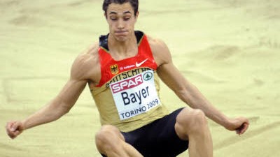 Weitsprung: Sebastian Bayer: "Dass ich so weit springen kann, hätte ich bis jetzt auch nicht gedacht." Sebastian Bayer nach seiner Landung bei 8,71 Meter.