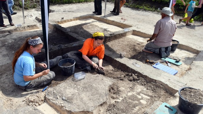Archäologisches Symposium: Nach den Ausgrabungen des karolingischen Königshofs am Gaugrafenweg 2017 werden nun die ersten Ergebnisse und Befunden präsentiert.