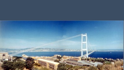 Italien: Die Computersimulation zeigt die Messina-Brücke vom italienischen Festland nach Sizilien (Handout von 2005).