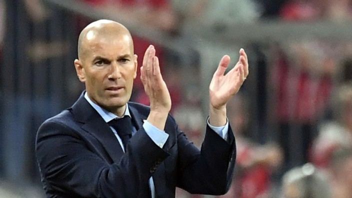 Österreichs Trainersuche: Für den österreichischen Fußballverband womöglich eine Nummer zu groß: der ehemalige Real-Madrid-Trainer Zinedine Zidane.