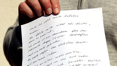 Schießerei in Landshut: Ein Verwandter des Todesschützen zeigt einen Abschiedsbrief, in dem Franz Josef N. die Tat angekündigt haben soll.