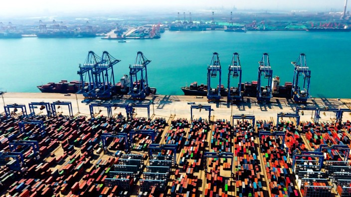 China: Containerhafen in Qingdao