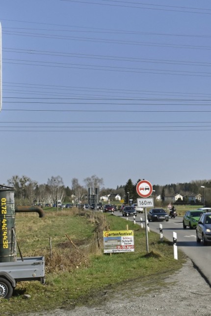 Gröbenzell: Verbreitert werden soll die stark befahrene Straße von Gröbenzell nach Lochhausen.