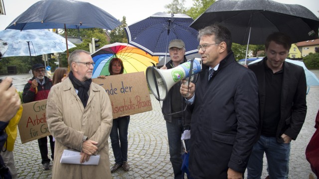 Bruck: Asylhelferkreis Eichenau verliest Resolution / Kundgebung