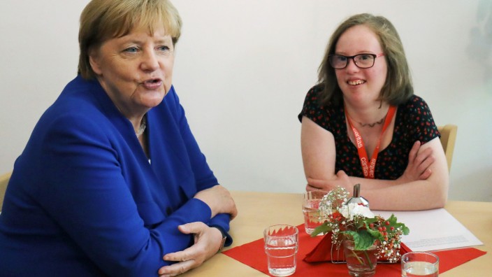 Merkel visits the Caritas Association in Cologne