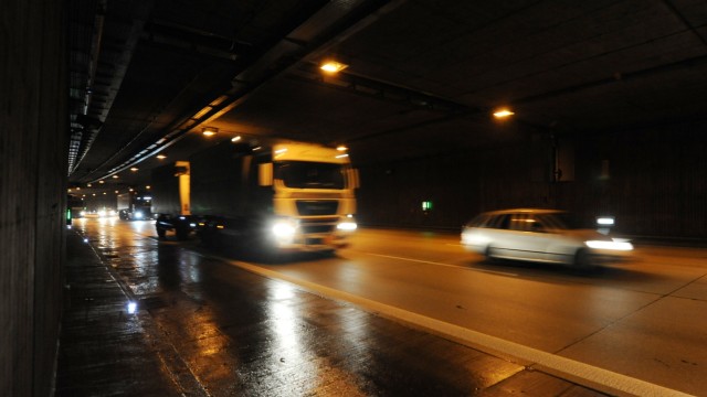 Autoverkehr im Allacher Tunnel, 2013