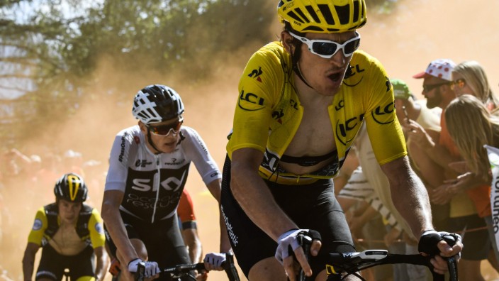 Tour de France: Ausgepowert zwischen Rauchschwaden: Geraint Thomas auf der Etappe vor Kollege Christopher Froome.