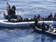 Deutsche Helfer retten Flüchtlinge im Mittelmeer