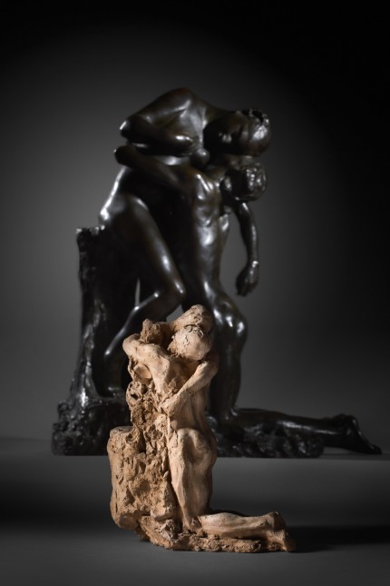 Matthieu Fournier über Skulpturen: Camille Claudels in der Rodin-Werkstatt entstandene Bronze "L'Abandon", vorne ihre "Sakountala" betitelte Vorstudie zu dem Werk (beide um 1886).