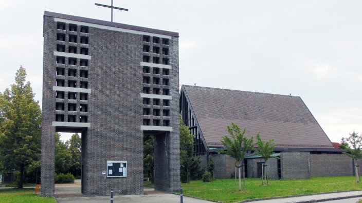 Kirchenaustritte: 400 Sitzplätze hat St. Martin in Lagerlechfeld. Künftig soll der Gottesdienstraum kleiner und der Rest des Hauses als Kunstdepot genutzt werden.