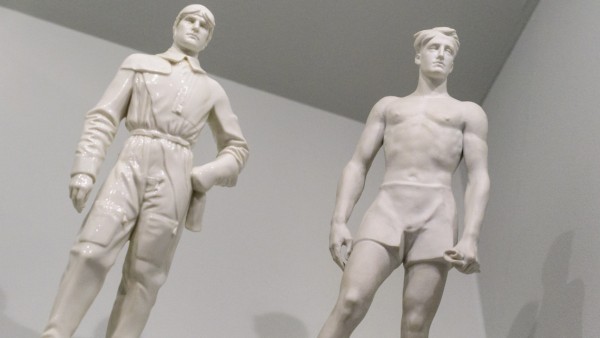 Zwei Porzellanfiguren sind  in der Dauerausstellung "Nationalsozialismus in  München" im Stadtmuseum München zu sehen.