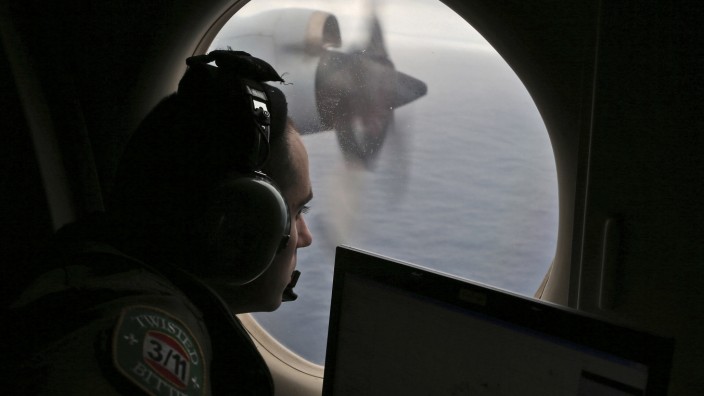 MH370: Ermittler auf der Suche mach Wrackteilen