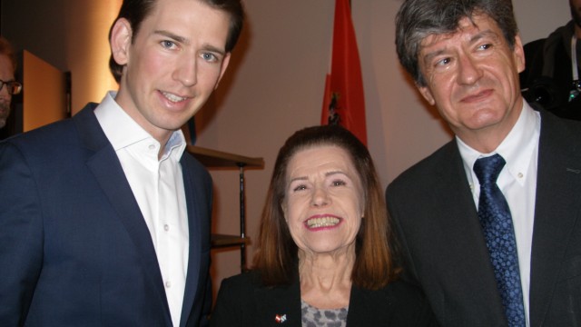 Österreicher-Verein: Das Foto zeigt Präsidentin Erika Ide mit dem heutigen Bundeskanzler Sebastian Kurz (links) und dem damaligen Generalkonsul Helmut Koller.