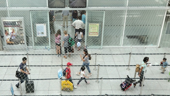 Chaos am Flughafen München: Ohne überprüft zu werden, passierte am Samstag gegen 5.45 Uhr eine Frau die Kontrollstelle 11/12 am Terminal 2 des Münchner Flughafens.