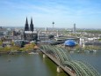 Köln mit den Rheinbrücken, dem Dom und dem Hauptbahnhof