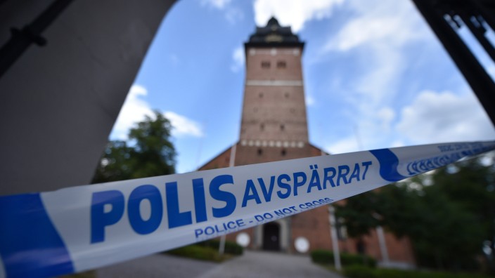 Schweden: Absperrband der Polizei vor dem Tatort in Strängnäs.