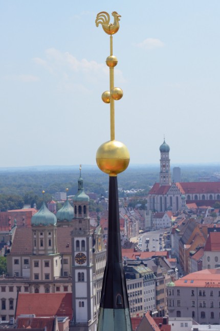 Montage der Turmspitze auf Augsburger Dom