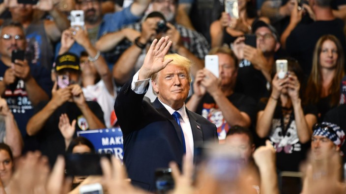 US President Trump holds rally in Pennsylvania ahead of midterm elections
