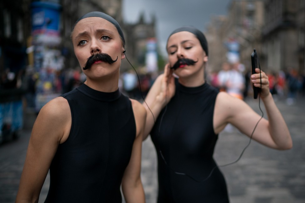*** BESTPIX *** Street Performers Entertain Edinburgh Fringe Festivalgoers On The Royal Mile