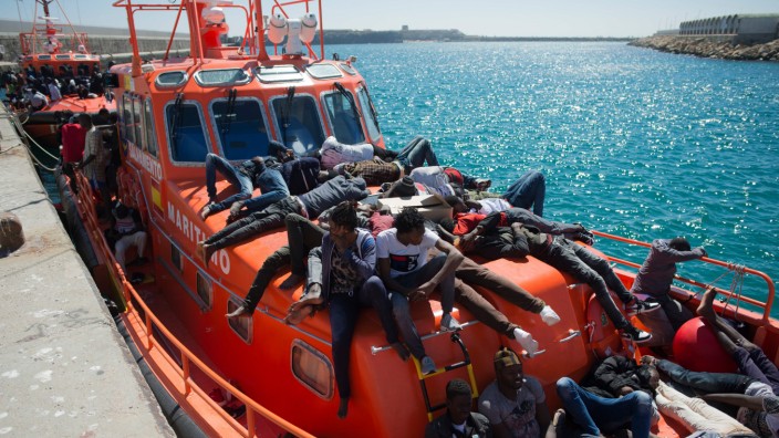 Spanien: Flüchtlinge erreichen den Hafen von Tarifa
