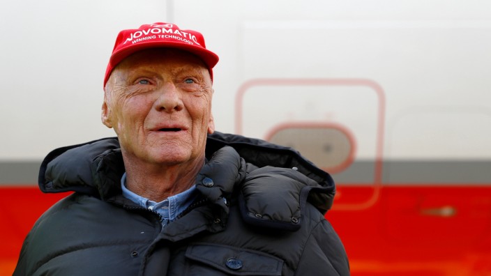 FILE PHOTO: FILE PHOTO: Lauda poses at the airport in Duesseldorf