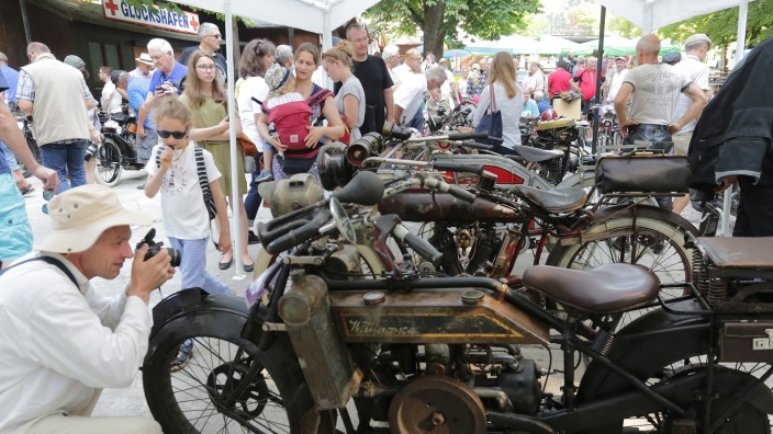 Haag: Viele der Motorräder, die am Wochenende in der Haager Schlossallee standen, sind normalerweise höchstens in Museen zu sehen.